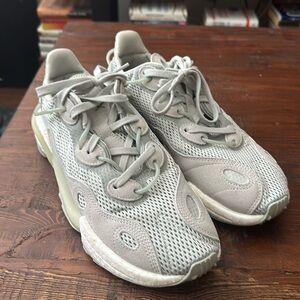 Men’s Adidas Torsion Sneakers 10.5